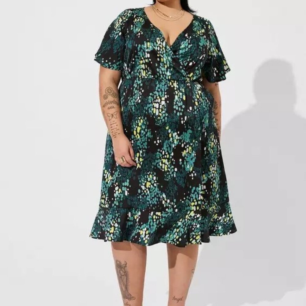 Torrid midi bubble charm flutter sleeve wrap dress